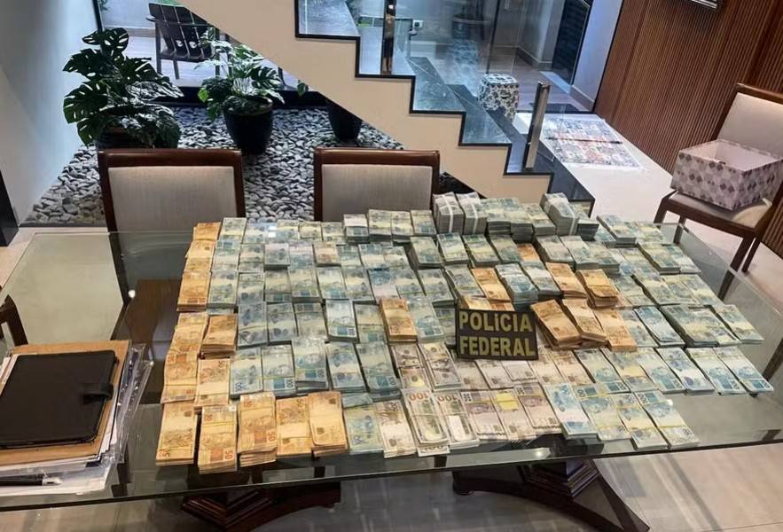 PF apreende R$ 2,7 milhões em casa de desembargador do MS em operação sobre suspeita de venda de sentenças — Foto: Divulgação/PF