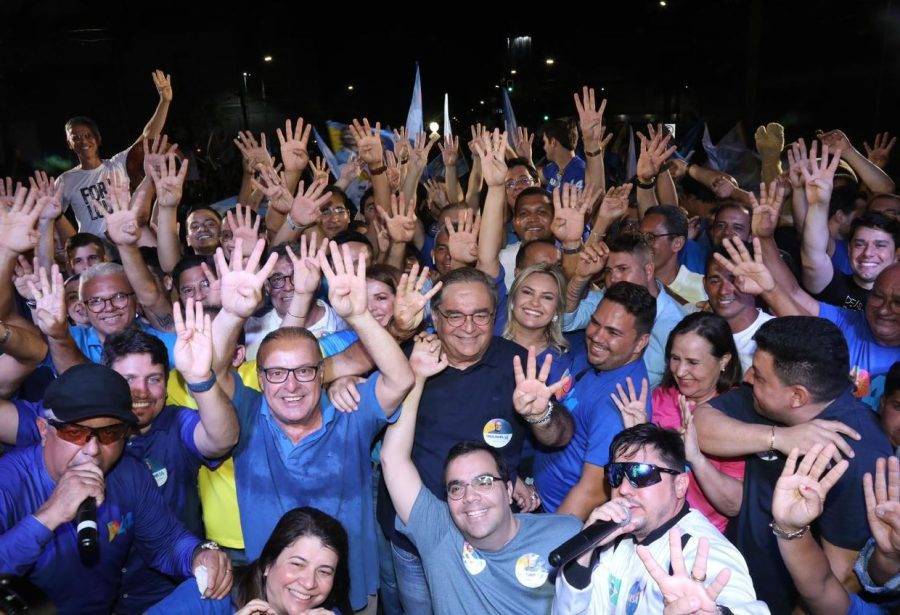 Candidato Paulinho Freire com prefeito Álvaro Dias e demais apoiadores - Foto: Reprodução