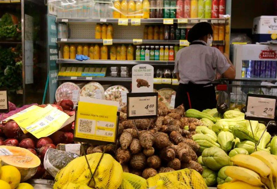 Alimentos tiveram alta no mês de novembro, aponta IBGE - Foto: Tânia Rêgo / Agência Brasil