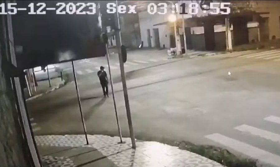 Câmera de segurança flagrou serial killer de Maceió no dia de um dos 10 assassinatos que cometeu — Foto: Reprodução/TV Globo