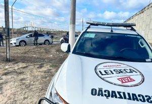 Operação Lei Seca montou blitz nas imediações da Praia do Forte, na Zona Leste de Natal - Foto: PMRN / Reprodução