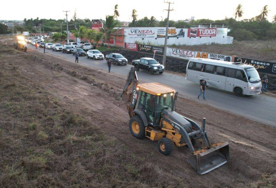 Obra de restauração da RN-003, principal acesso a Pipa, em Tibau do Sul - Foto: DER-RN / Reprodução