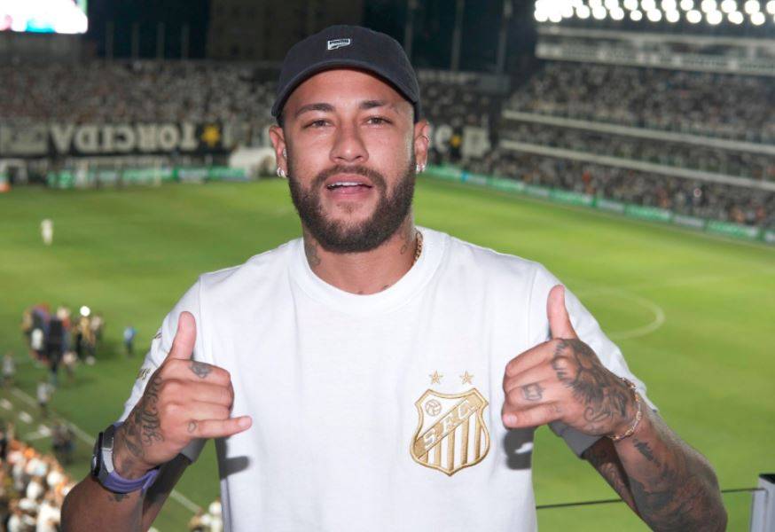 Neymar em um dos camarotes da Vila Belmiro, em Santos - Foto: X / Reprodução