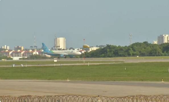 Avião com brasileiros deportados dos EUA chega a Fortaleza. Foto: Reprodução