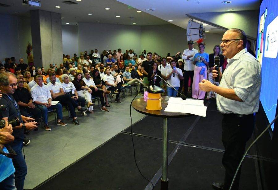 Prefeito Paulinho Freire (União) durante anúncio da programação do Carnaval 2025 em Natal - Foto: Demis Roussos / Prefeitura do Natal