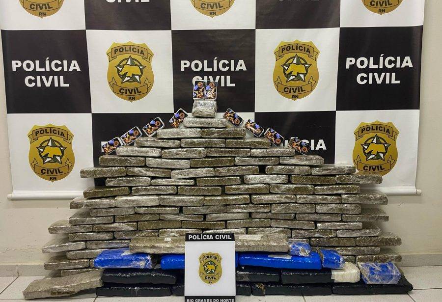 Dois homens foram presos em flagrante suspeitos de tráfico de drogas. Foto: Polícia Civil