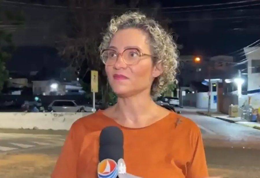 Juliana Lobo foi surpreendida por uma lagartixa durante reportagem. Foto: reprodução