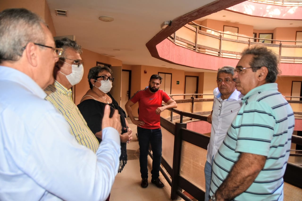 Equipe visitou as instalações do hotel para ver a viabilidade da ideia. Foto: Cedida/Prefeitura