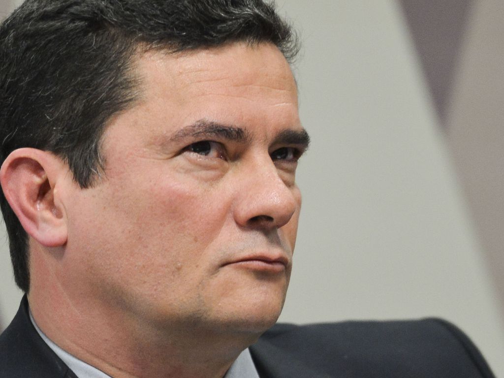 Moro ameaça deixar o governo em caso de troca na PF, diz 