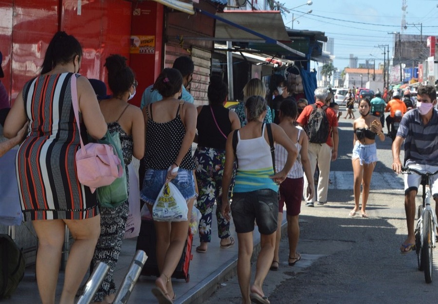 Movimentação de consumidores no comércio do Alecrim, em Natal, cidade mais populosa do RN - 