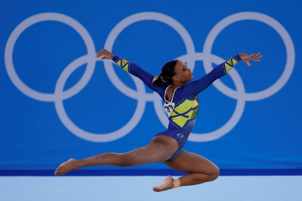 Rebeca Andrade é prata no individual geral do Mundial de ginástica; Simone  Biles conquista hexa