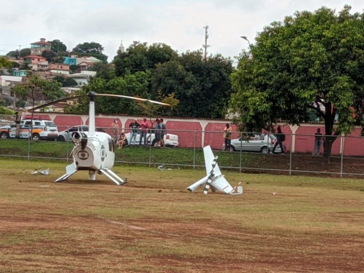 Com impacto do pouso forçado, a cauda do helicóptero se desprendeu - Foto: Nathália Machado/ TV Globo