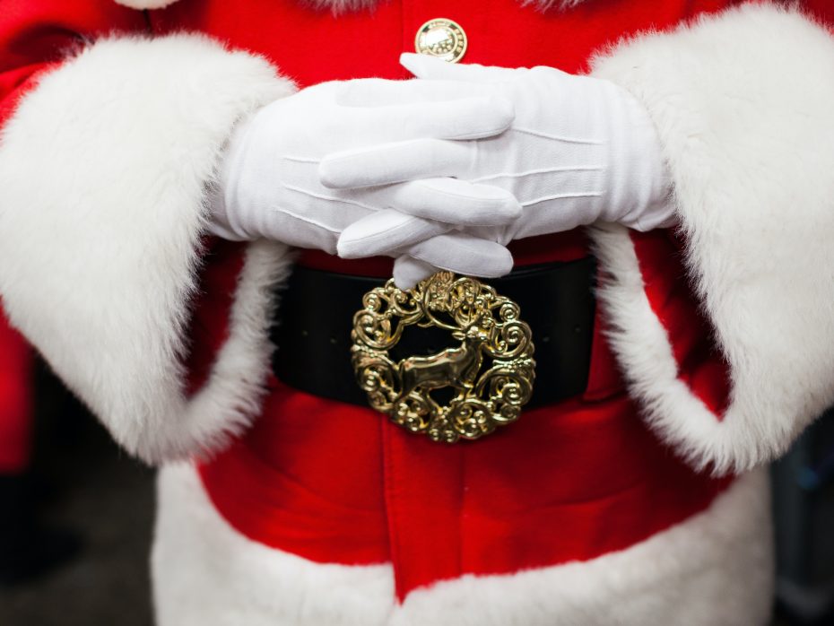 Garoto recebe visita do Papai Noel e realiza sonho de andar em caminhão-tanque do Corpo de Bombeiros em Natal — Foto: Reprodução