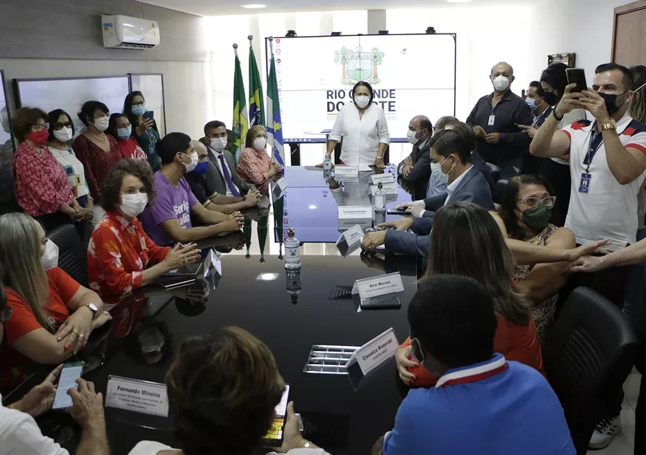 Governadora do RN sanciona lei que reajusta piso salarial dos professores da rede estadual - Foto: Elisa Elsie