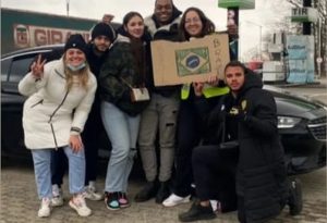 Quem é o grupo de voluntários que está ajudando brasileiros a deixarem a Ucrânia - Foto: Reprodução/Redes Sociais