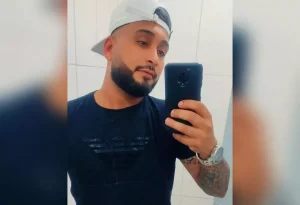 Uilgner Rodrigues, de 30 anos, natural de Guarujá (SP) morreu ao mergulhar no lago conhecido como Buraco Azul, no município de Cruz (CE) - Foto: Reprodução/Instagram