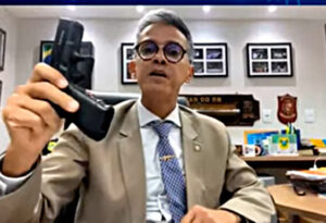 Deputado do RN, armado, desafia Lula a ir à sua casa: "Estou aqui lhe esperando." - Foto: Reprodução