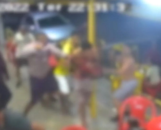 VÍDEO] Homem é espancado em bar na Zona Leste de Natal - Portal 98 FM Natal