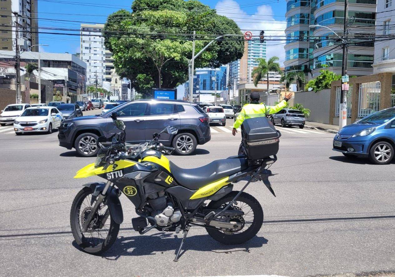 STTU entrega jogo de trânsito em escola de Natal