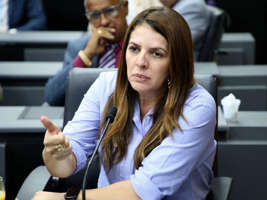 Vereadora Nina Souza (PDT) foi líder do prefeito Álvaro Dias na Câmara Municipal por mais de um ano - Foto: Elpídio Júnior / CMN