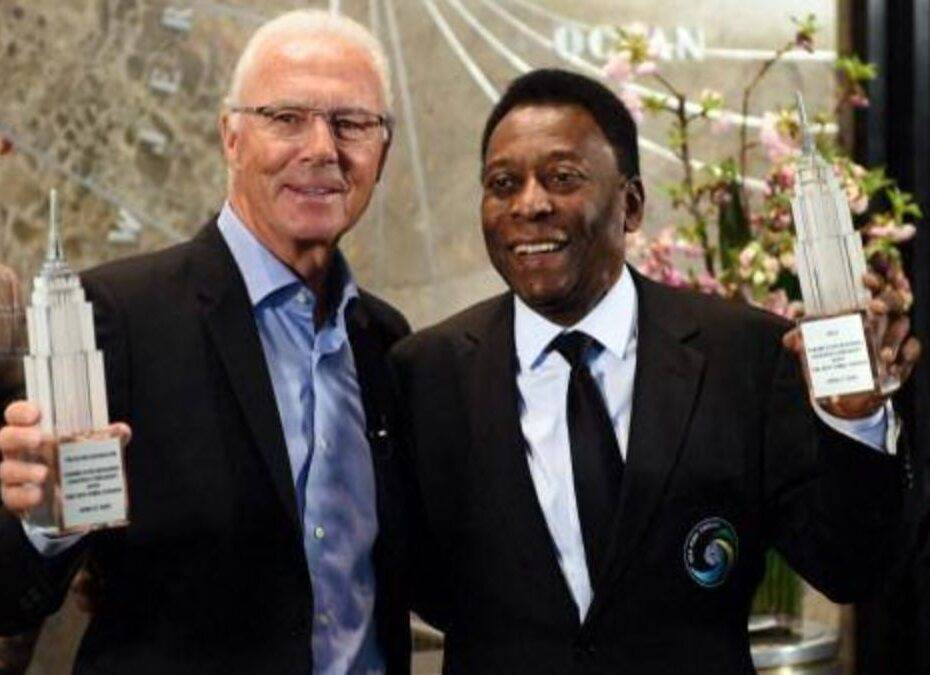 Franz Beckenbauer ao lado de Pelé - Foto: Reprodução