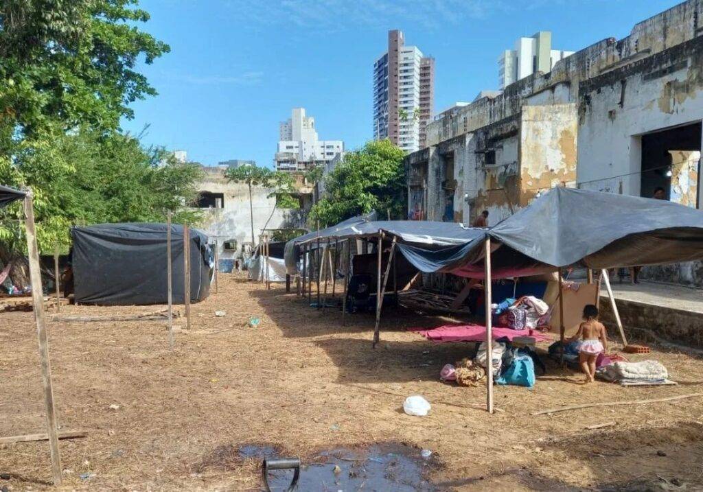 Manifestantes sem-teto ligados ao MLB ocuparam antiga sede do Diário de Natal no dia 29 de janeiro - Foto: Reprodução