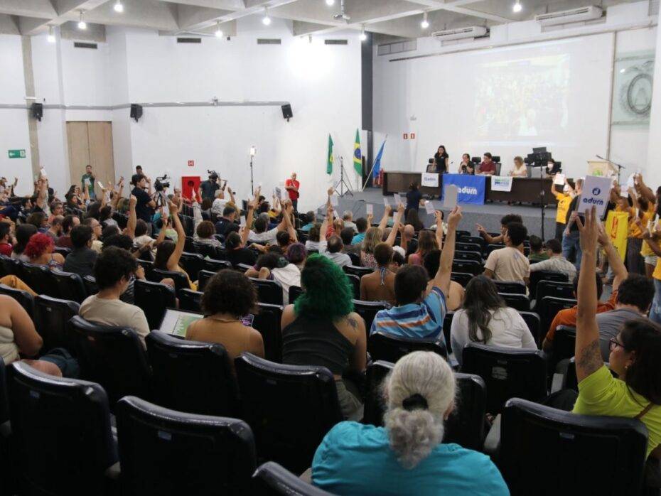 Assembleia do Adurn Sindicato realizada em 9 de abril na UFRN - Foto: Reprodução