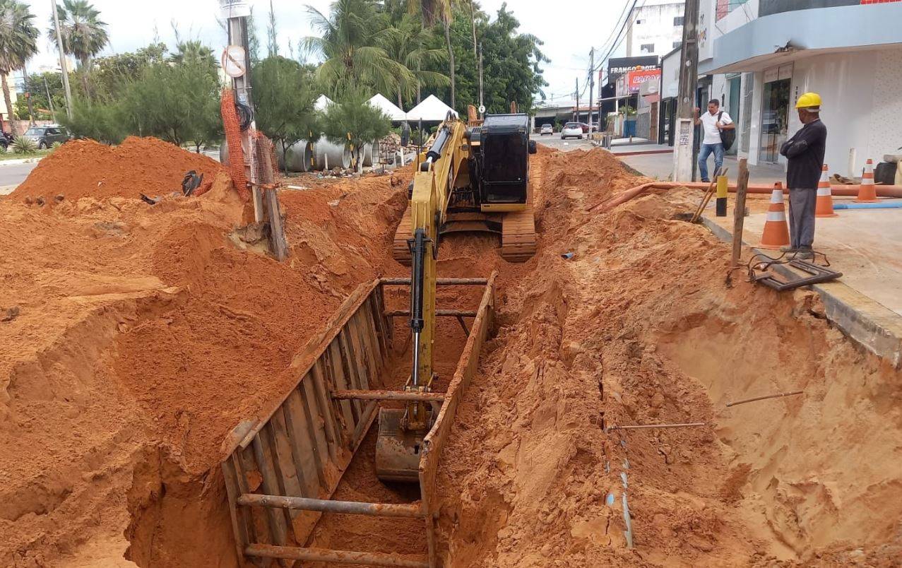 Obra de drenagem para acabar com alagamento perto de lagoa da Av