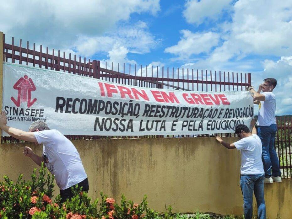 Servidores e professores espalham faixas em campi do IFRN para comunicar sobre greve - Foto: Sinasefe / Reprodução