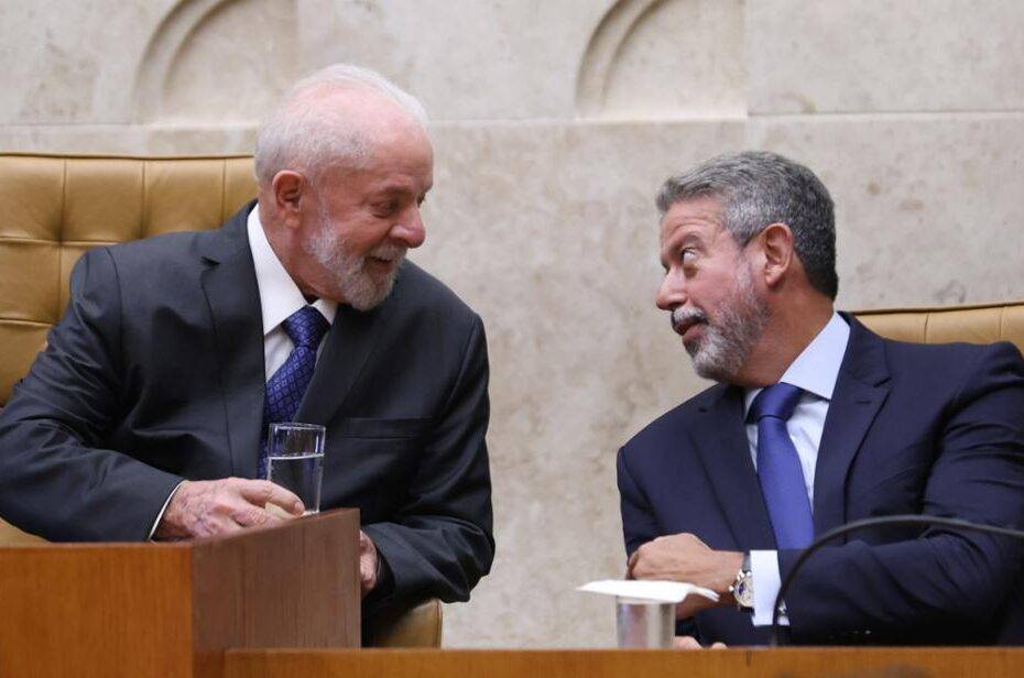Presidente Lula (PT) com presidente da Câmara, Arthur Lira (PP-AL), durante evento no STF - Foto: Marina Ramos / Câmara