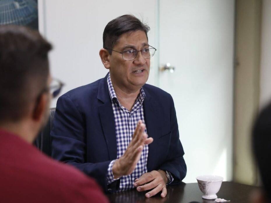 Secretário de Administração do RN, Pedro Lopes, durante entrevista coletiva - Foto: Sandro Menezes / Governo do RN