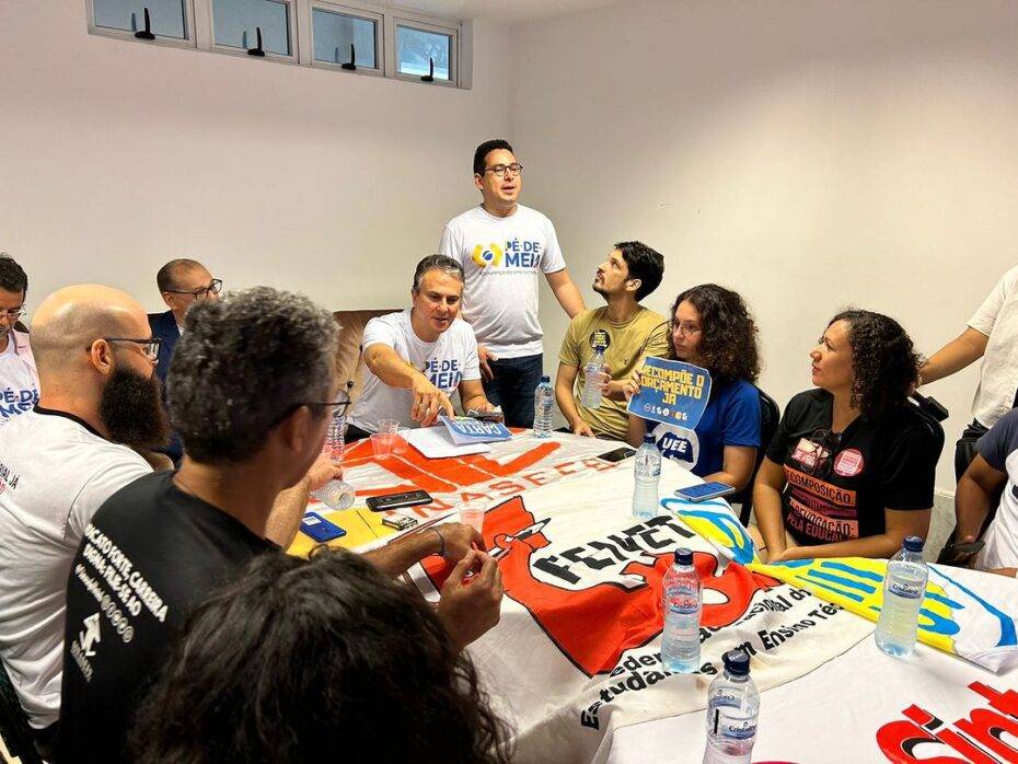 Ministro da Educação, Camilo Santana, recebe comitiva de servidores e professores do IFRN que estão em greve - Foto: Sintest / Reprodução