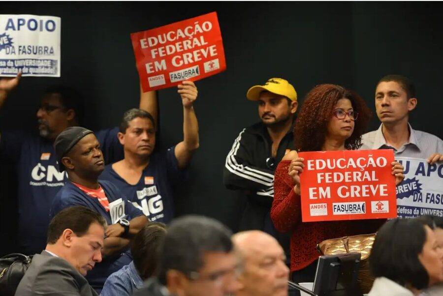 A liminar é expedida dois dias depois de a Proifes-Federação fechar um acordo com o governo e aceitar percentuais de aumento oferecidos pela gestão federal. Foto: Agência Brasil