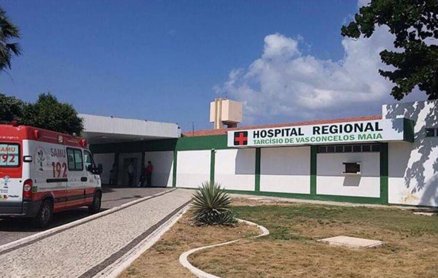 Médicos do Hospital Tarcísio Maia reclamam de atrasos nos pagamentos - Foto: Reprodução