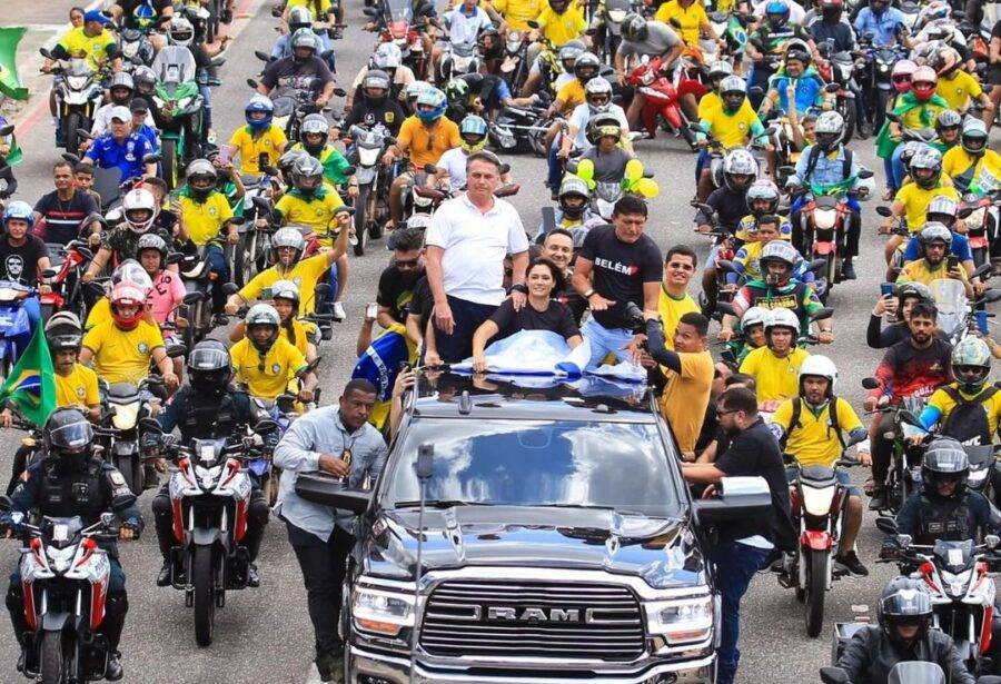 Ex-presidente Jair Bolsonaro (PL) em motociata pelas ruas de Belém (PA) neste domingo (30) - Foto: Instagram / Reprodução