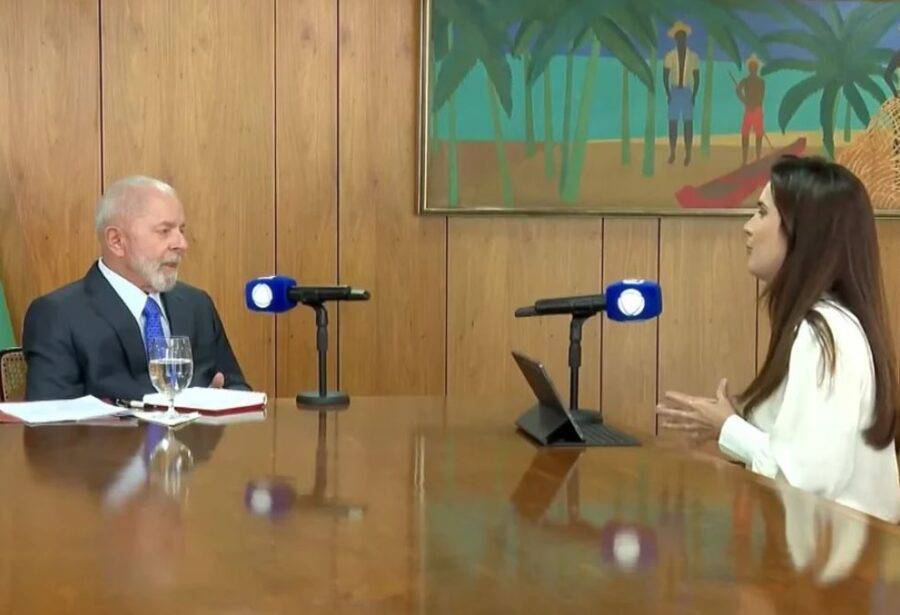 Jornalista Renata Varandas em entrevista com Lula - Foto: Record TV / Reprodução