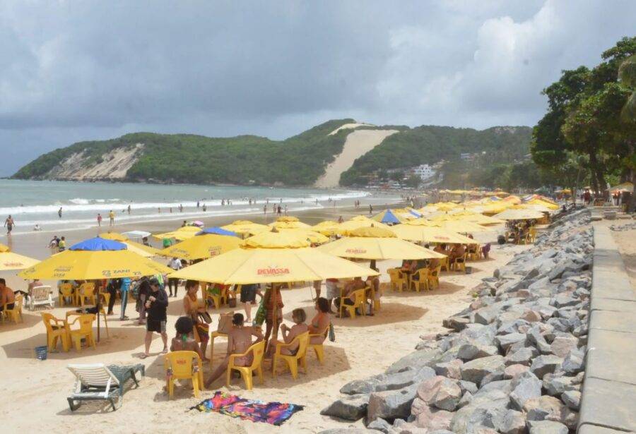 Praia de Ponta Negra, na Zona Sul da cidade, terá faixa de areia alongada - Foto: José Aldenir