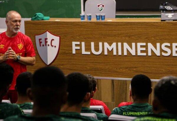 Novo técnico do Fluminense, o treinador Mano Menezes