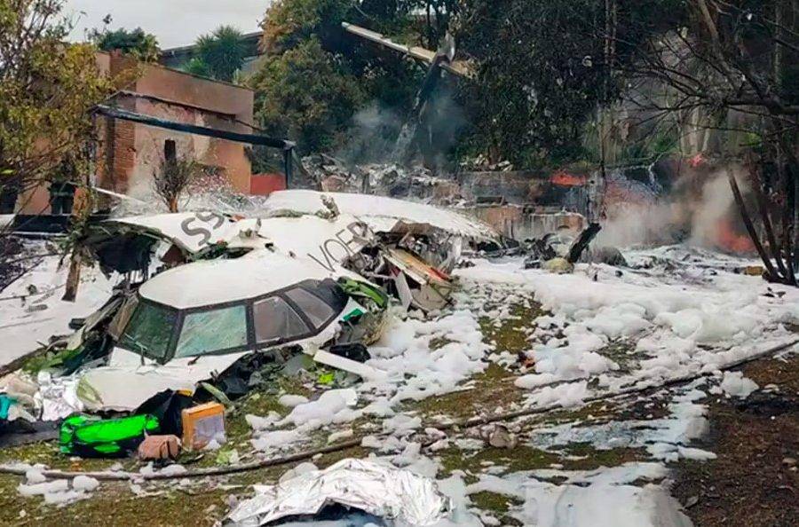 Destroços da aeronave ART 72-500 da Voepass, que caiu em Vinhedo (SP). —