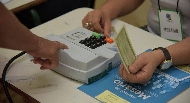 Eleitores convocados pela Justiça Eleitoral para atuar nas eleições municipais deste ano têm até a sexta-feira (30) para solicitar a transferência temporária de sua seção eleitoral.