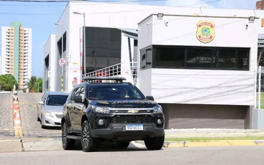 De acordo com a Polícia Federal, os recados eram recebidos e transmitidos nas unidades prisionais durante as visitas de atendimento jurídico. Foto: PF