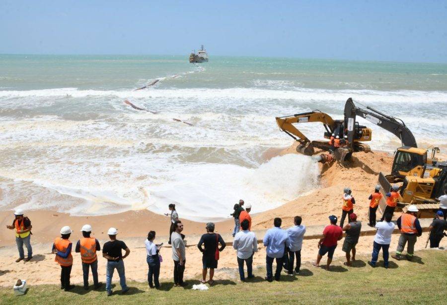 Início da obra da engorda de Ponta Negra, na semana passada - Foto: Emanuel Amaral / Secom