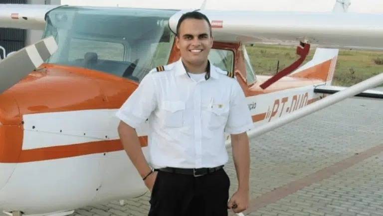 Um piloto potiguar é uma das duas vítimas da queda de um helicóptero que aconteceu na tarde desta segunda-feira (9) em Caruaru, em Pernambuco. Raildo Rodrigues, de 27 anos, era natural de Taipu, distante cerca de 55 km de Natal.