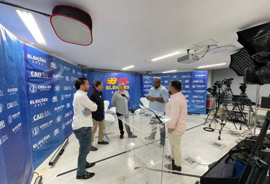 Estiveram presentes os representantes de Natália Bonavides (PT), Paulinho Freire (União Brasil) e Rafael Motta (Avante). Foto: 98 FM Natal