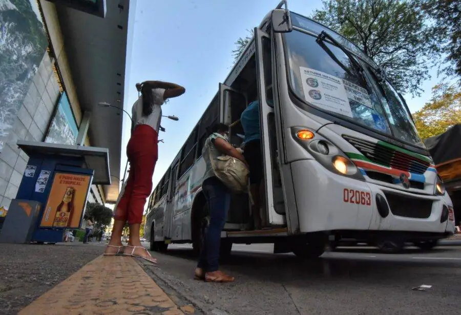 Motoristas de ônibus podem entrar em greve na próxima sexta-feira (7) se empresários não concordarem com reajuste - 