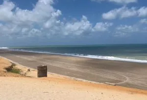 Praia de Ponta Negra com trecho de 1 km já engordado liberado para banhistas - Foto: Eryka Silva / 98 FM